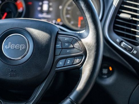 Used 2019 Jeep Cherokee Trailhawk image 19