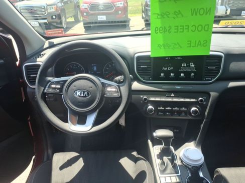 Used 2020 Kia Sportage LX AWD/4WD image 9