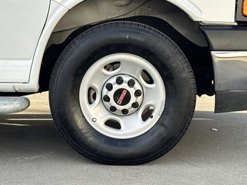 Used 2024 GMC Savana 2500 w/ Driver Convenience Package image 30