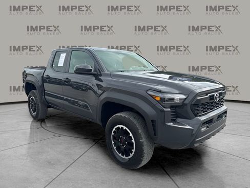 Used 2025 Toyota Tacoma TRD Off-Road AWD/4WD image 4