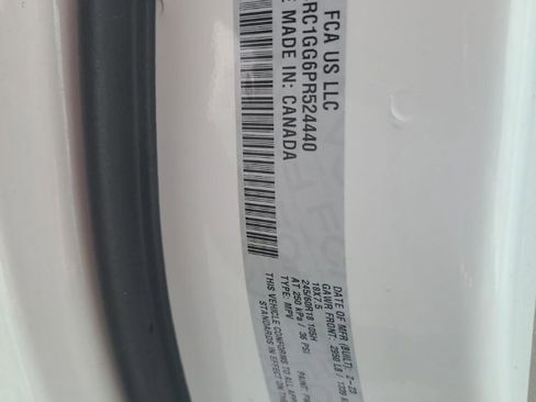 Used 2023 Chrysler Pacifica Limited FWD image 4