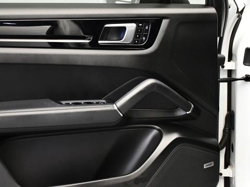 Used 2022 Porsche Cayenne image 35