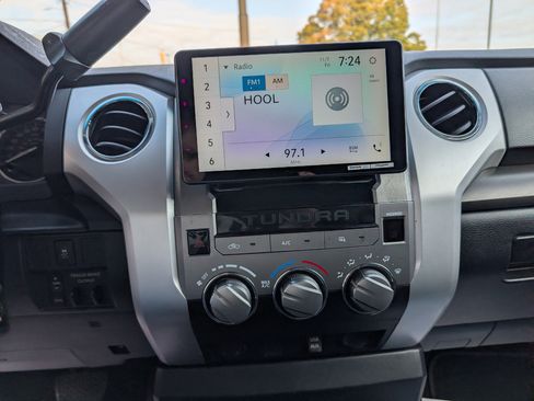 Used 2017 Toyota Tundra SR5 image 13