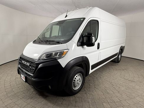 Used 2025 RAM ProMaster 2500 w/ Convenience Group image 3