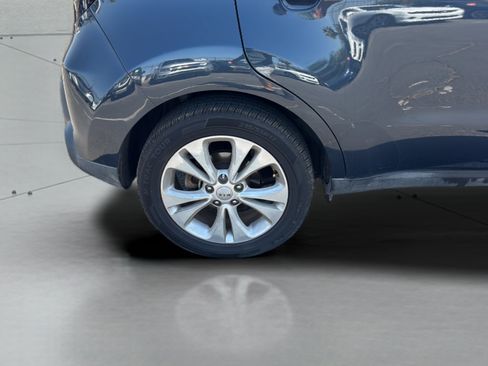 Used 2014 Kia Soul + FWD image 35