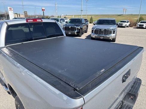 Used 2016 Toyota Tundra SR5 w/ SR5 Upgrade Package image 12