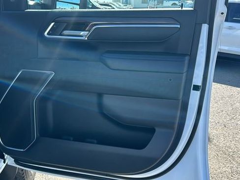 Used 2025 Chevrolet Silverado 2500 LT w/ Convenience Package image 10