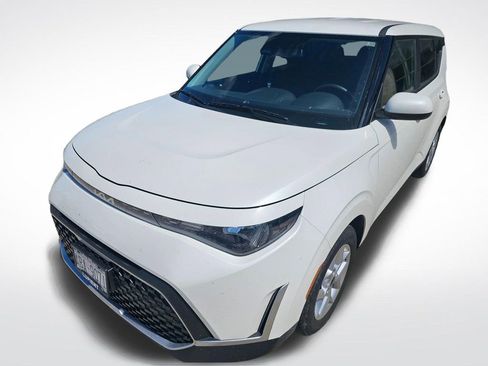 Used 2023 Kia Soul S FWD image 9