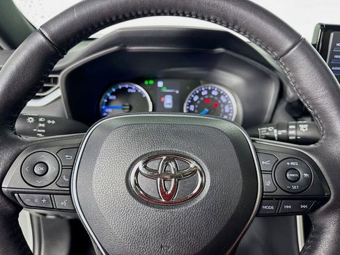 Used 2022 Toyota RAV4 SE w/ Convenience Package image 16