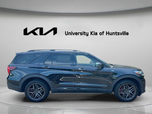 Used 2025 Ford Explorer ST-Line w/ ST-Line Street Pack AWD/4WD image 9