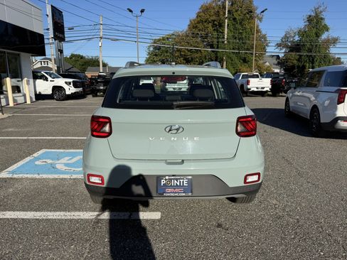 Used 2025 Hyundai Venue SEL FWD image 4