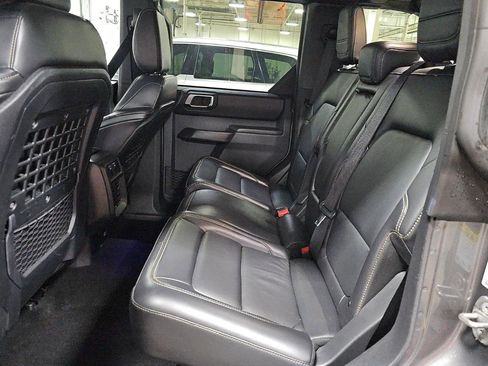 Used 2025 Ford Bronco Badlands image 18