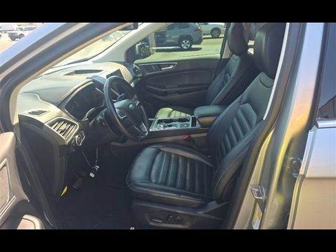 Used 2022 Ford Edge SEL w/ Convenience Package image 3