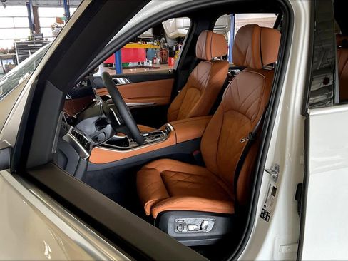 New 2026 BMW X5 xDrive40i w/ Climate Comfort Package image 9