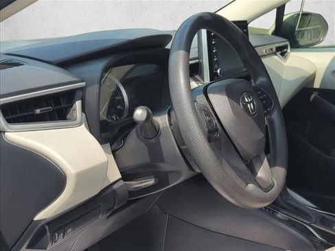 Used 2021 Toyota Corolla LE image 9