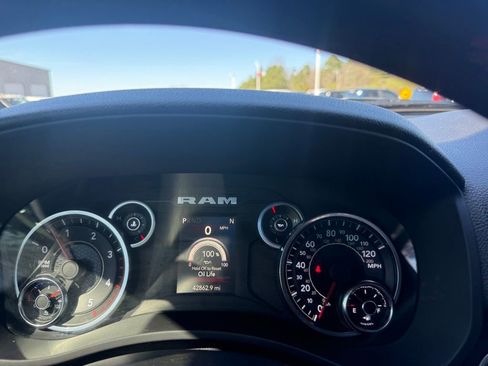 Used 2024 RAM 2500 Tradesman w/ Chrome Appearance Group image 29