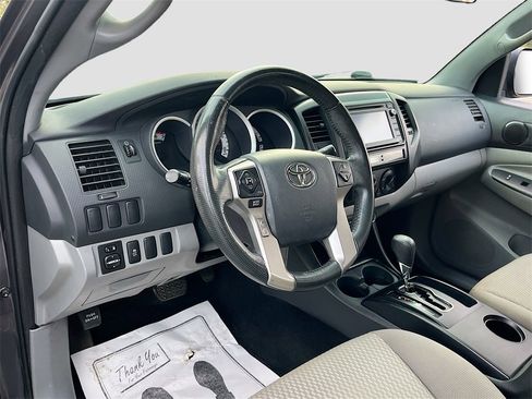 Used 2014 Toyota Tacoma Base image 9