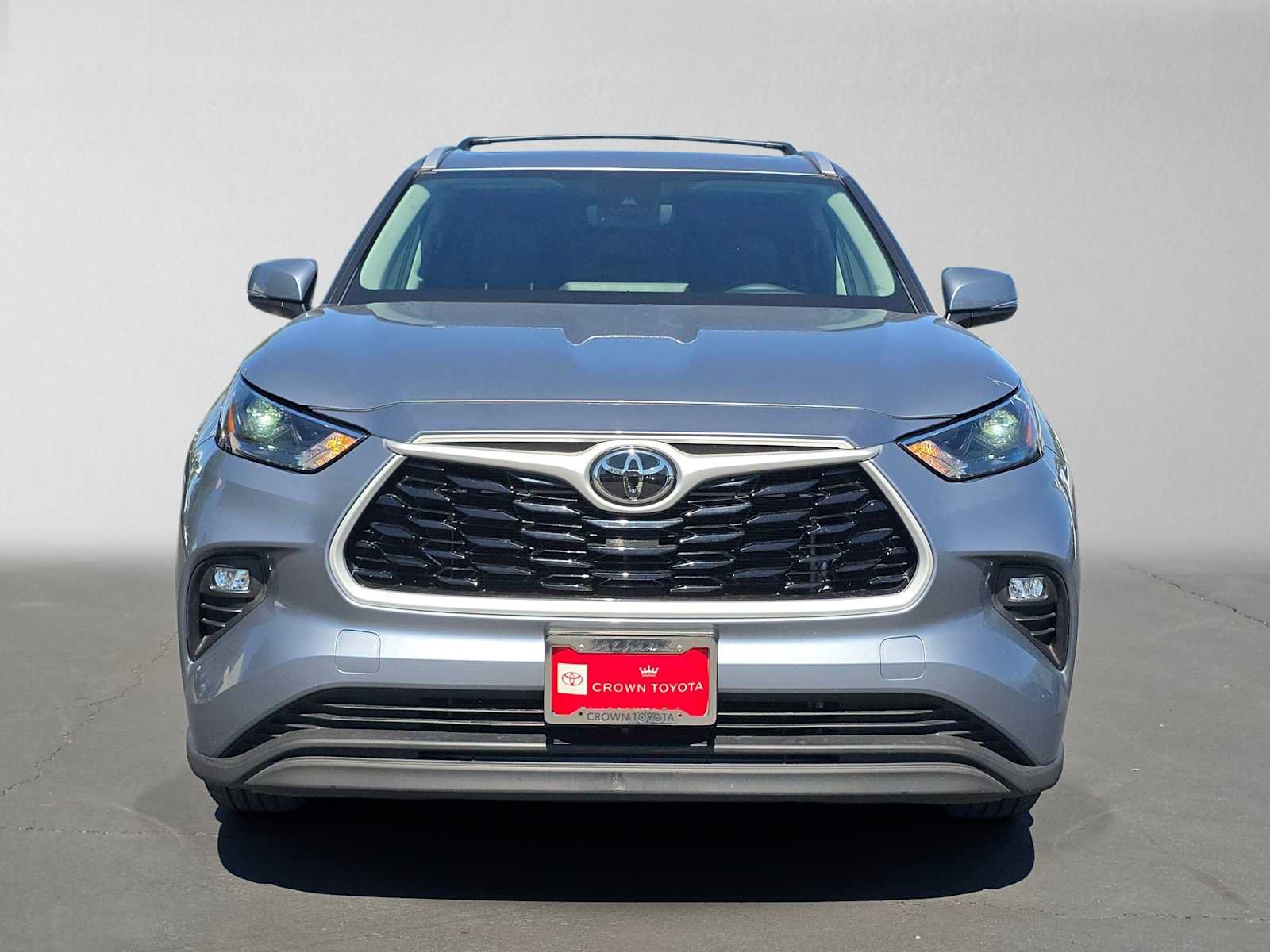 Used 2024 Toyota Highlander XLE FWD image 8