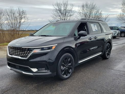 Used 2023 Kia Carnival SX image 2