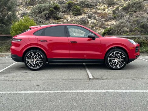 New 2025 Porsche Cayenne Coupe image 9