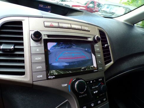 Used 2015 Toyota Venza LE AWD/4WD image 19