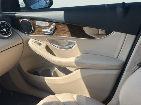 Used 2019 Mercedes-Benz GLC 300 image 18