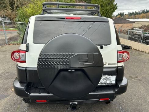 Used 2014 Toyota FJ Cruiser 4WD w/ Upgrade Package image 6
