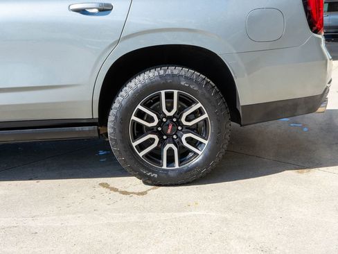 Certified 2024 GMC Yukon AT4 w/ AT4 Premium Package AWD/4WD image 34