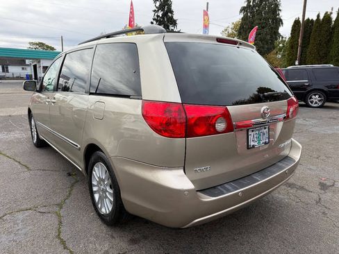 Used 2007 Toyota Sienna XLE image 7