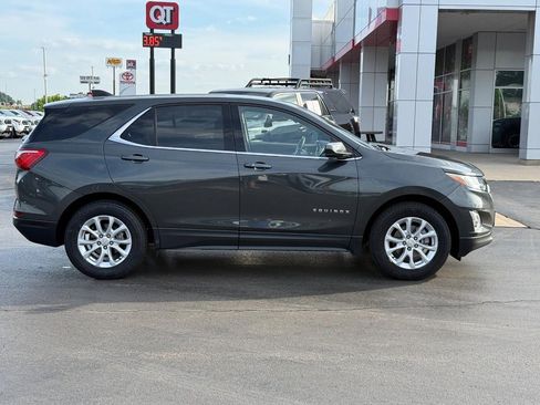 Used 2020 Chevrolet Equinox LT FWD image 2