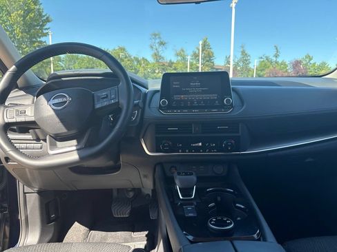 Used 2025 Nissan Rogue SV AWD/4WD image 21