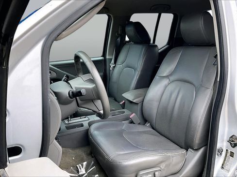 Used 2011 Nissan Frontier SL RWD image 7