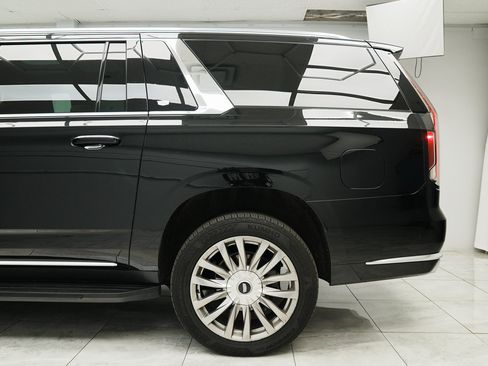 Used 2021 Cadillac Escalade ESV Premium Luxury image 11