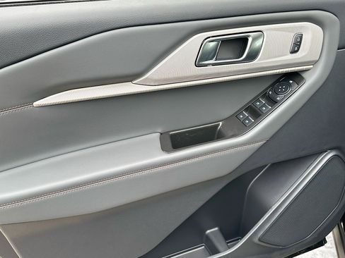 New 2026 Ford Explorer Active RWD image 13