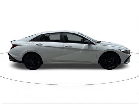 New 2026 Hyundai Elantra SEL Sport FWD image 2