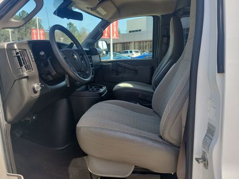 Used 2021 Chevrolet Express 3500 LT w/ LT Preferred Equipment Group image 16