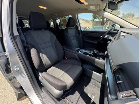 Used 2025 Nissan Rogue SV AWD/4WD image 37