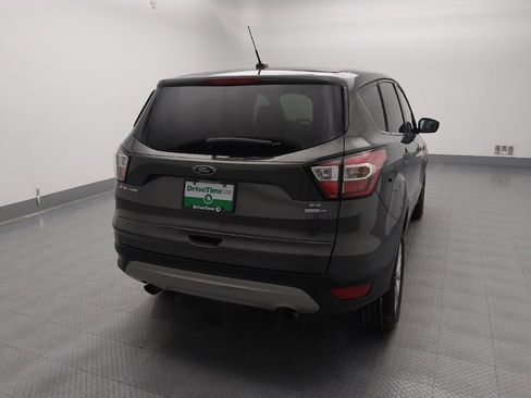 Used 2017 Ford Escape SE image 7