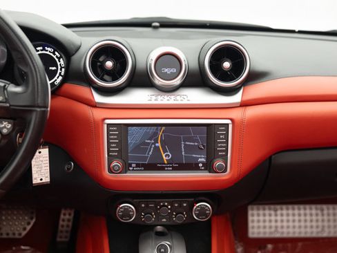 Used 2016 Ferrari California T image 8
