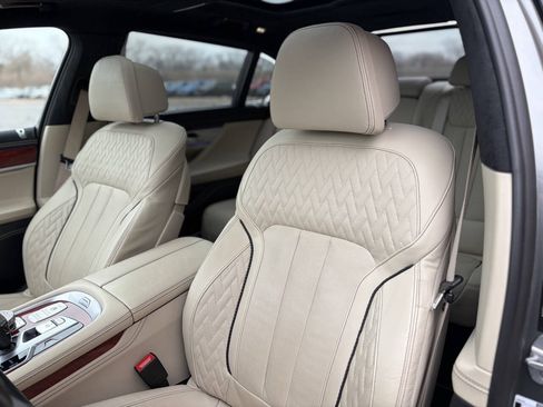 Used 2019 BMW ALPINA B7 xDrive AWD/4WD image 19