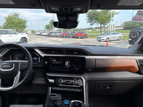 Used 2023 GMC Sierra 1500 Denali w/ Denali Reserve Package AWD/4WD image 2