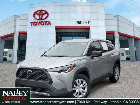 Certified 2022 Toyota Corolla Cross L image 1