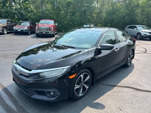 Used 2017 Honda Civic Touring image 3