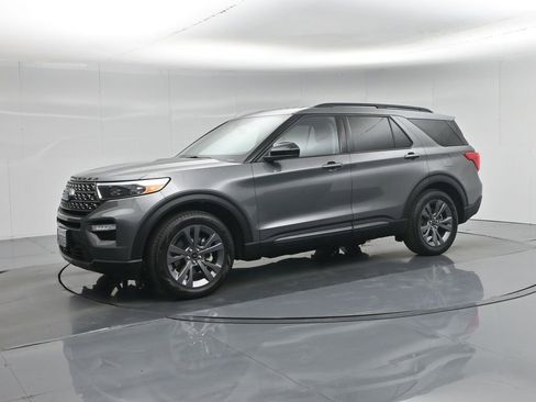 Used 2023 Ford Explorer XLT w/ Equipment Group 202A image 30