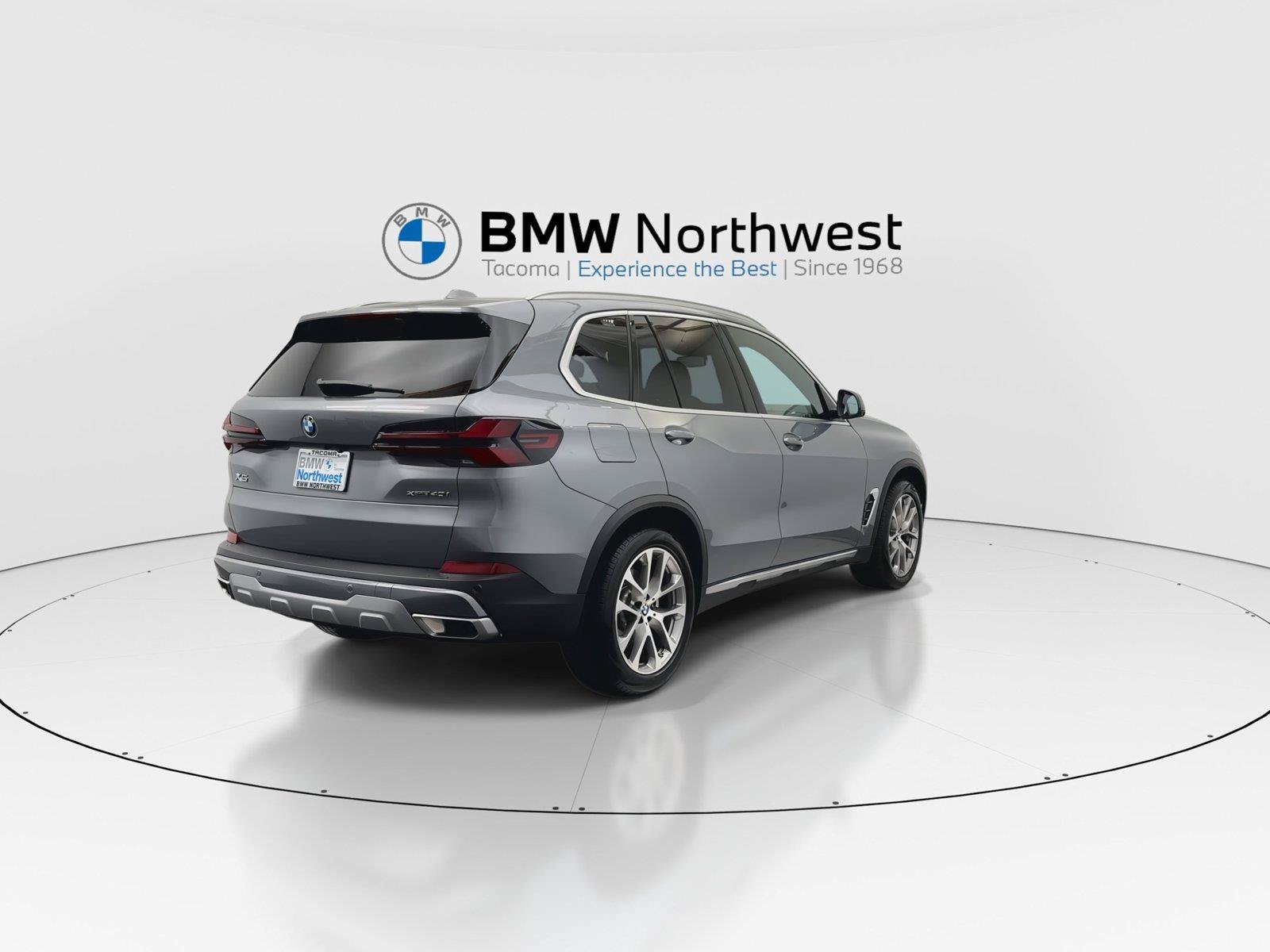 Used 2025 BMW X5 xDrive40i w/ Parking Assistance Package AWD/4WD image 3