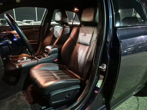Used 2018 Chrysler 300 S image 12