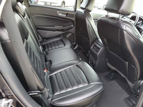 Used 2021 Ford Edge SEL w/ Convenience Package image 4