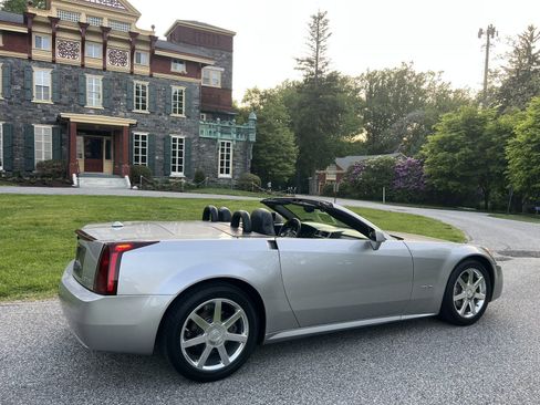 Used 2004 Cadillac XLR RWD image 11