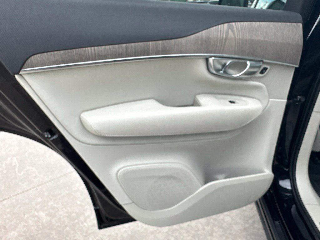 Certified 2023 Volvo XC90 B6 Plus w/ Protection Package Premier AWD/4WD image 38