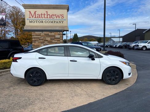 Used 2024 Nissan Versa S FWD image 4